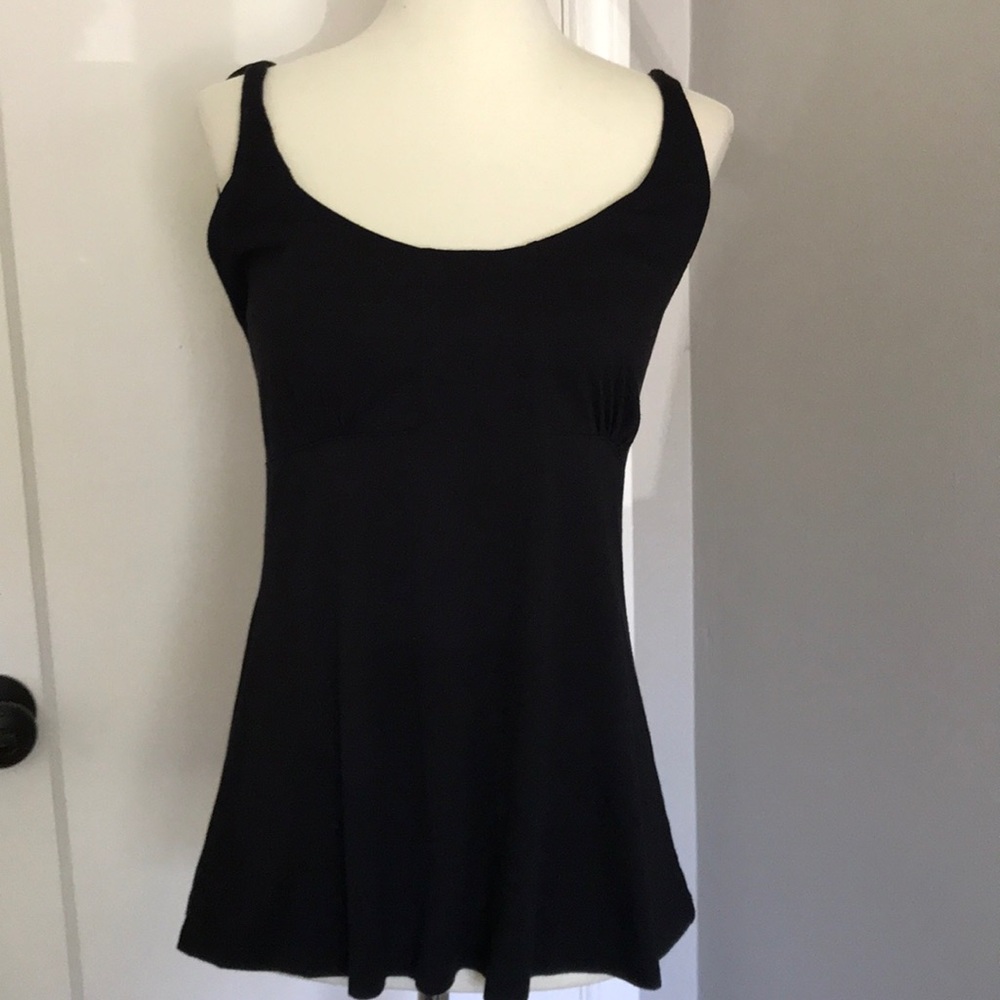 Black crisscrossed tank top Sz Med.